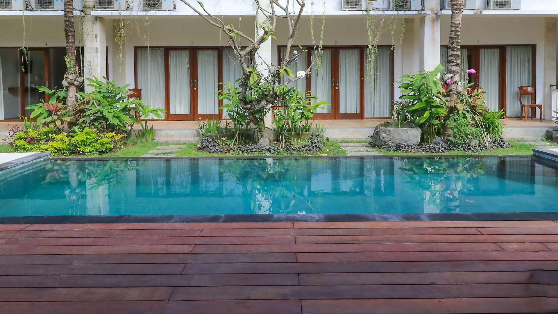 D\'Uma Residence contacts